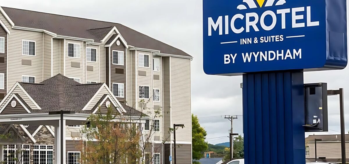 a hotel sign in front of a parking lot